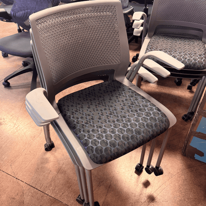 SitOnIt Seating Lumin Stackable Rolling Side Guest Office Chair (Maharam Blue Disco/Gray) - Best Deal Office Furniture & Apple StoreLas_Vegas