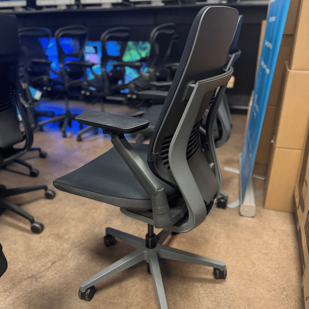 Steelcase Gesture Ergonomic Office Task Chair with Adjustable Lumbar (Black Cloth/Merle Frame) - Best Deal Office Furniture & Apple StoreLas_Vegas