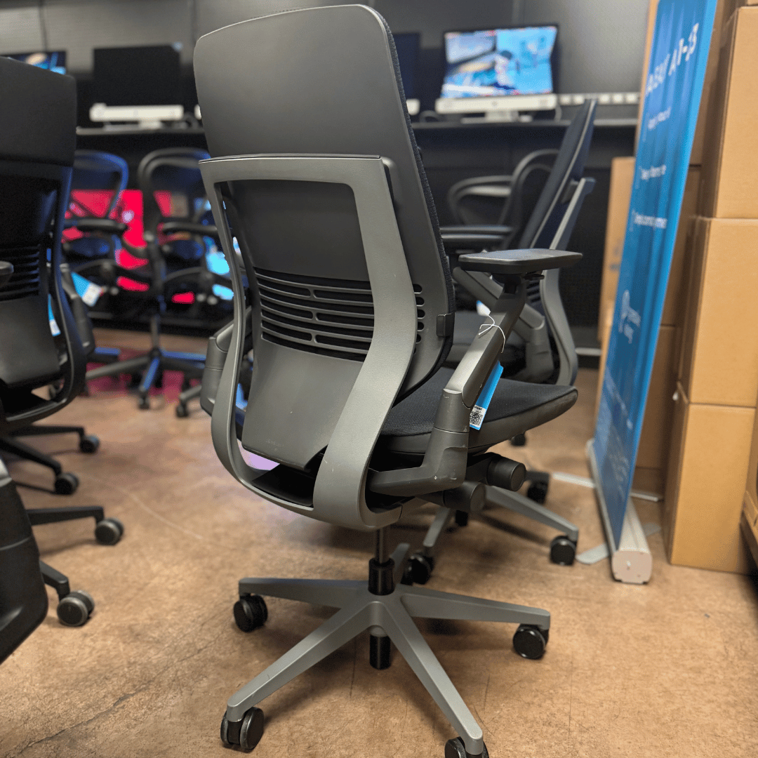 Steelcase Gesture Ergonomic Office Task Chair with Adjustable Lumbar (Black Cloth/Merle Frame) - Best Deal Office Furniture & Apple StoreLas_Vegas